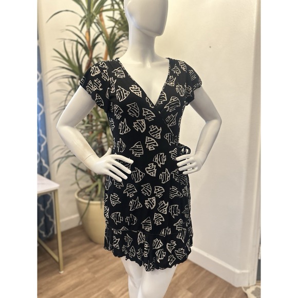 Max Studio Wrap Dress Mini Sz M Belted V Neck Fish Print Black Knit Career Play - Picture 1 of 6